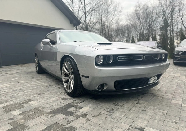 Dodge Challenger cena 127000 przebieg: 123000, rok produkcji 2017 z Kraków małe 137